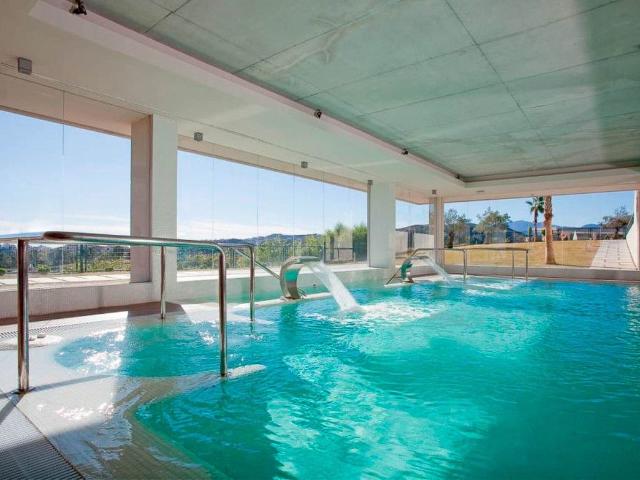 Piso en venta en La Torrecilla, Benahavís