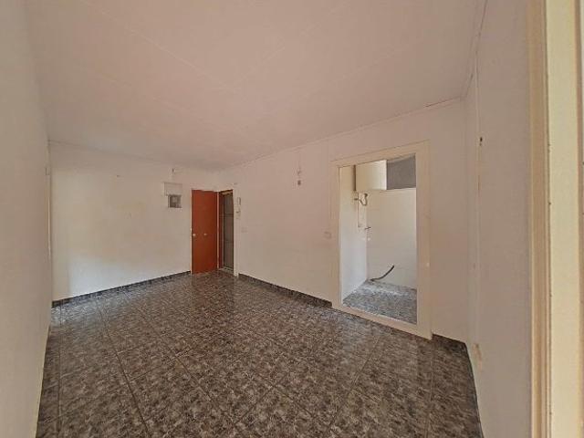 Piso en venta en Santa Coloma De Gramenet, Fondo