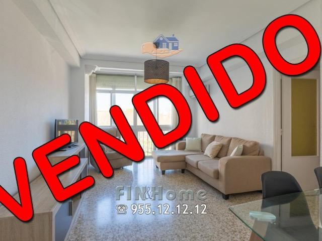 Piso en venta en Sevilla, Núcleo Residencial Baleraes