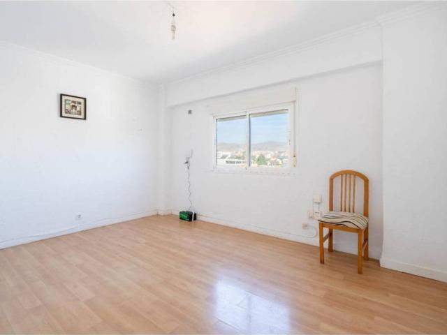 Piso en venta en 500 Viviendas, Almería