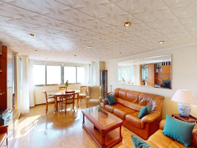 Piso en venta en Cortes, Madrid