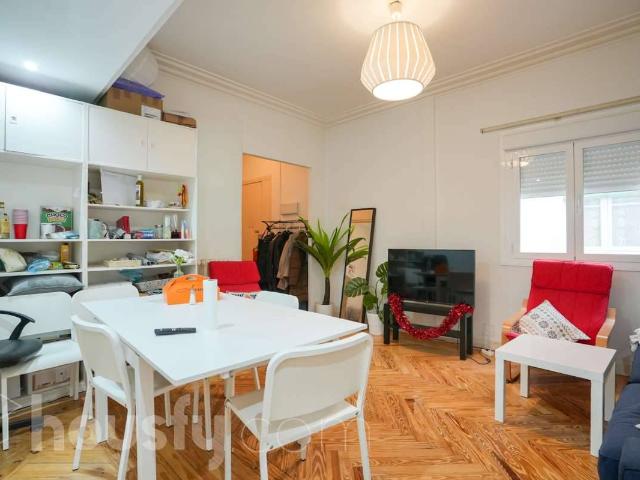 Piso en venta en Cortes, Madrid