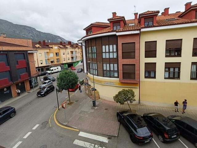 Piso en venta en Arguañes, Oviedo