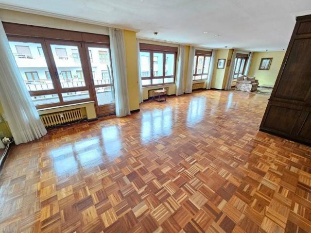 Piso en venta en Avilés, Asturias