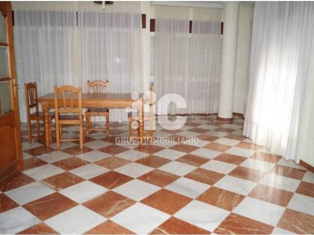 Piso en venta en Baena, Córdoba