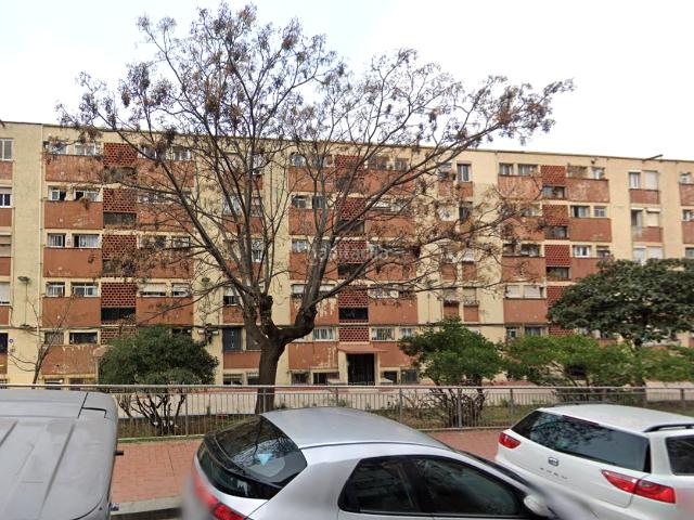 Piso en venta en Barcelona, Ciutat Meridiana