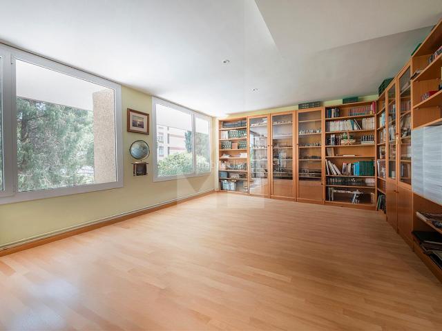 Piso en venta en Barcelona, la Salut