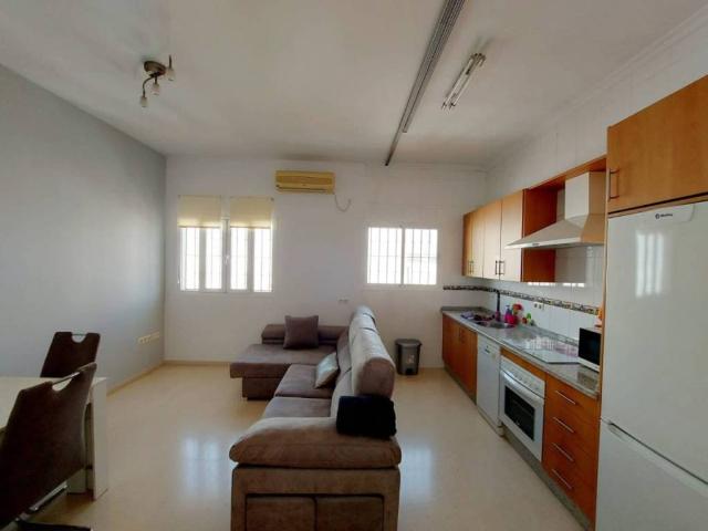 Piso en venta en Brenes, Andalucía