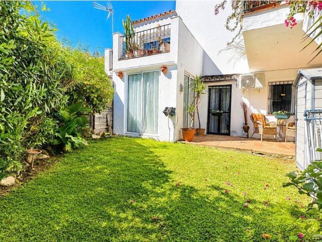 Piso en venta en Barriada Islas Canarias, Costa del Sol Occidental