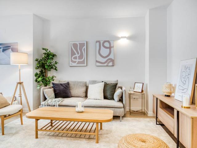 Piso en venta en Cortes, Madrid