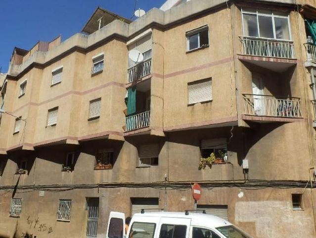 Piso en venta en Santa Coloma De Gramenet, Fondo