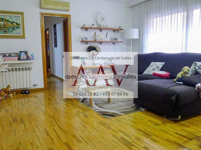 Piso en venta en Cerdanyola Del Vallès, Sant Martí