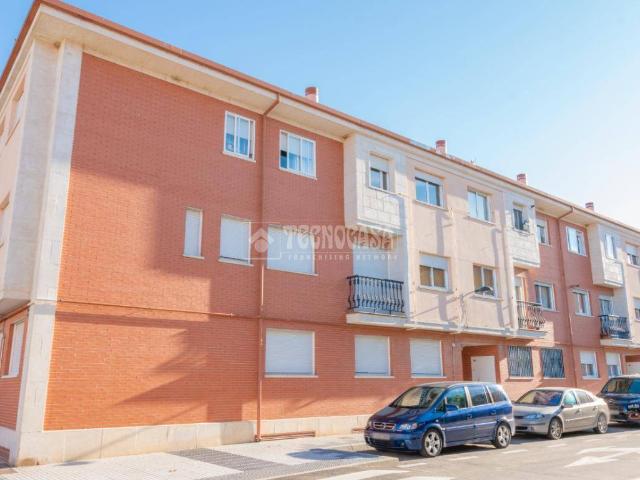 Piso en venta en Castellanos De Moriscos, Urbanización la Almunia