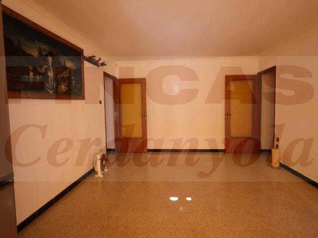 Piso en venta en Cerdanyola Del Vallès, Sant Martí