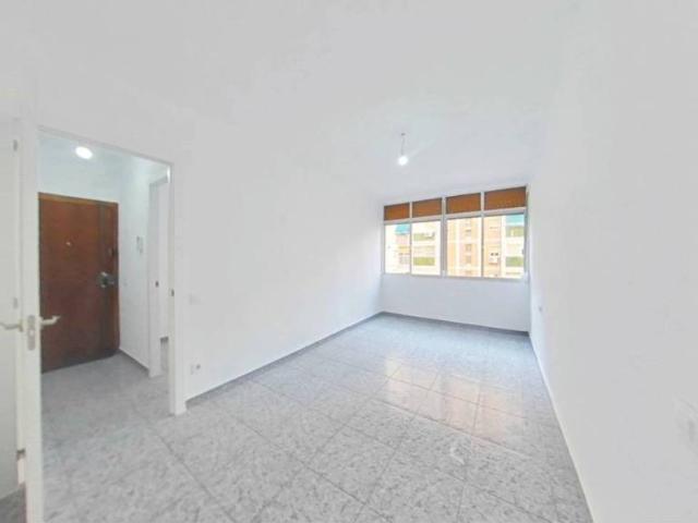 Piso en venta en Cornellà De Llobregat, Barcelona