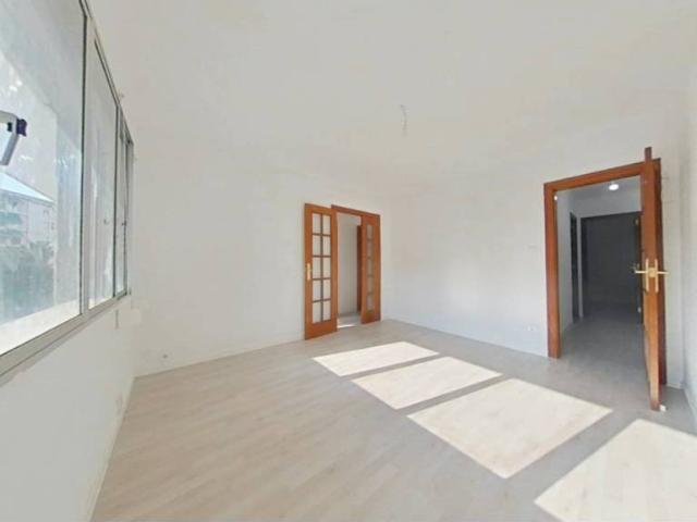 Piso en venta en Cornellà De Llobregat, Barcelona