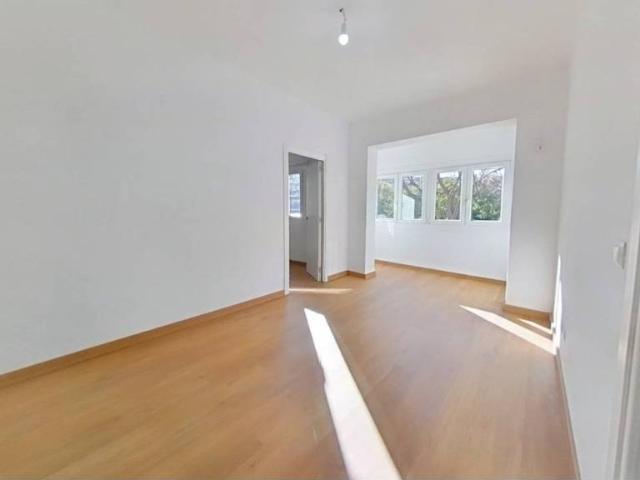 Piso en venta en Cornellà De Llobregat, Barcelona