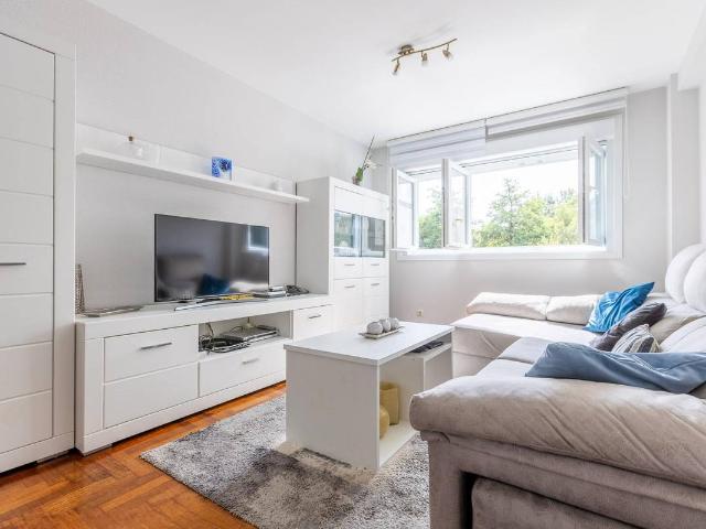 Piso en venta en Oleiros, A Coruña