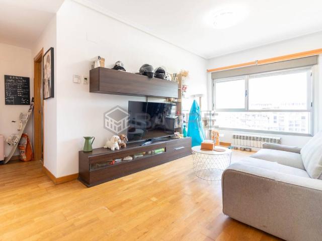 Piso en venta en Cortes, Madrid