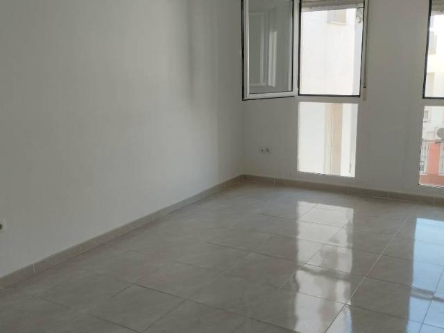 Piso en venta en La Algaba, Andalucía