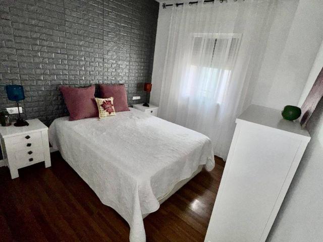 Piso en venta en La Algaba, Andalucía