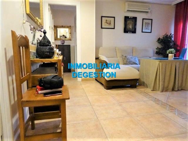 Piso en venta en Linares