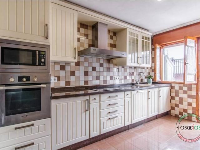 Piso en venta en Castandiello, Langreo