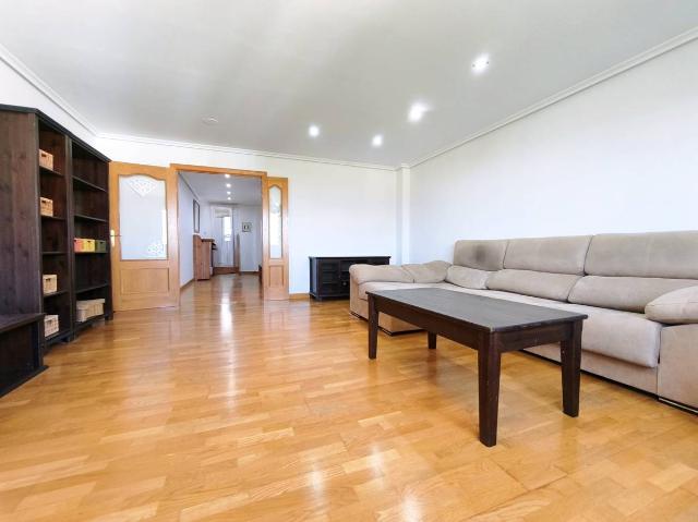 Piso en venta en Villapatro, Lardero