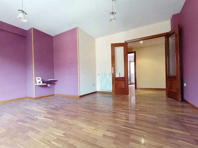 Piso en venta en El Corraón, Lena