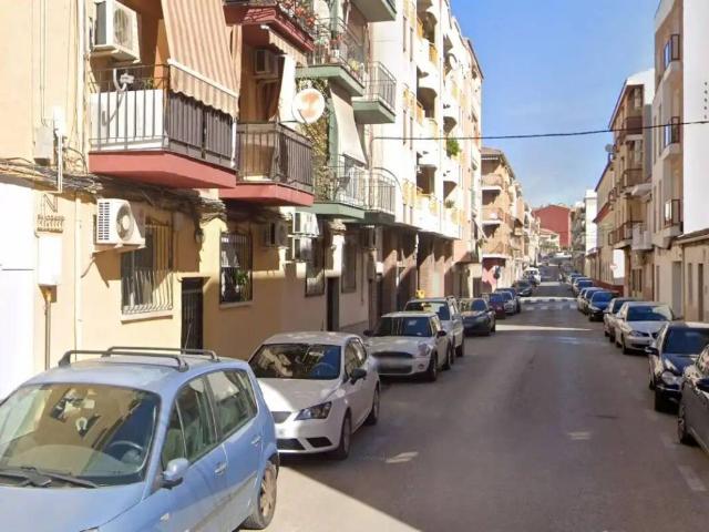 Piso en venta en Paseo de Linarejos, Linares