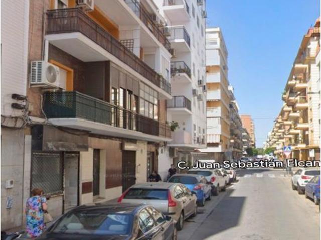 Piso en venta en Los Remedios, Sevilla