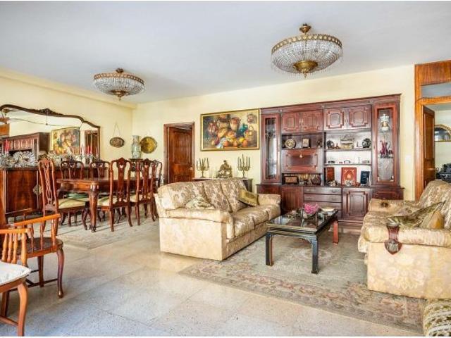 Piso en venta en Los Remedios, Sevilla