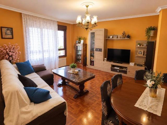 Piso en venta en Santolaya, Siero