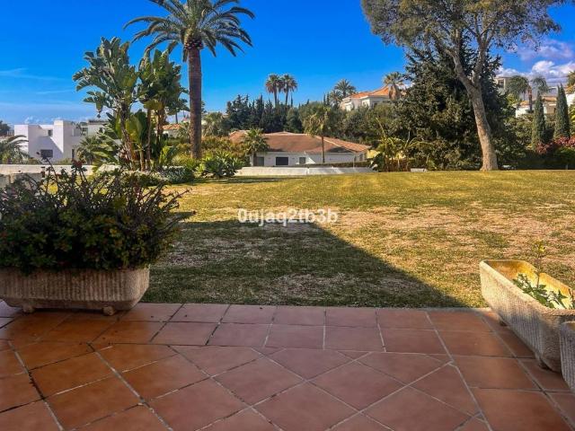 Piso en venta en Marbella, Nueva Andalucía