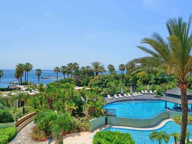 Piso en venta en Marbella, Nueva Andalucía