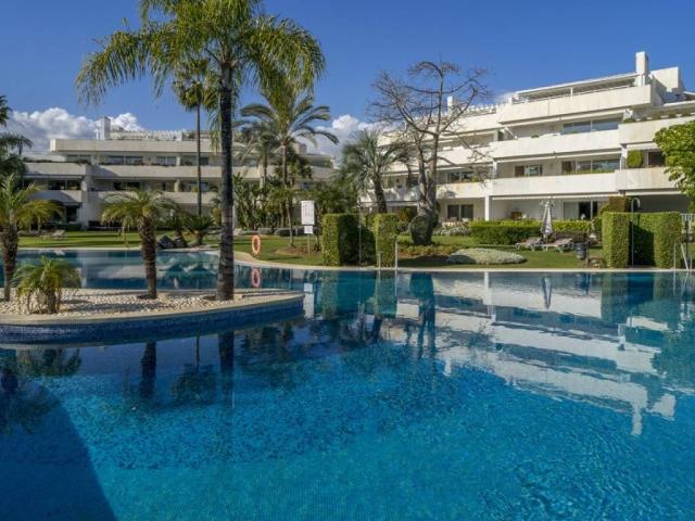 Piso en venta en Marbella, Nueva Andalucía