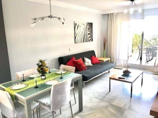 Piso en venta en La Hacienda de Nagueles I, Marbella