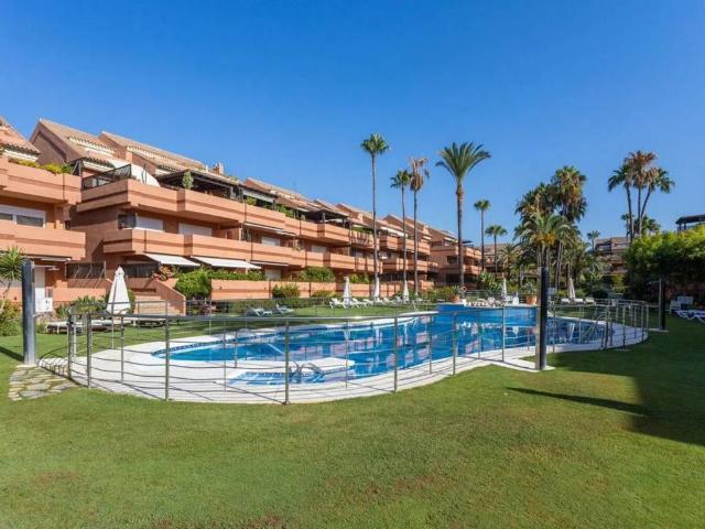 Piso en venta en Marbella, Nueva Andalucía