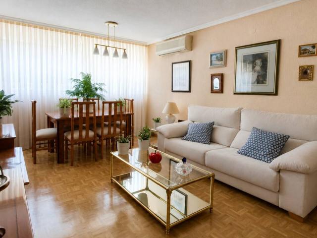 Piso en venta en Moratalaz, Madrid