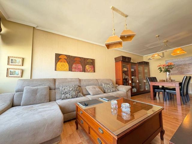 Piso en venta en Mujeres Deportistas, el Vinalopó Mitjà / El Vinalopó Medio