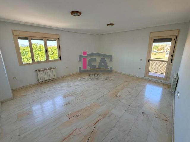Piso en venta en Santiago, Cáceres