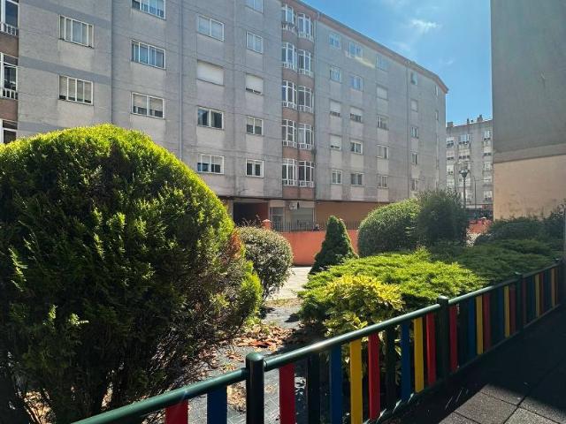 Piso en venta en Ames, Castelo