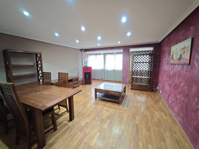 Piso en venta en Ordes, Galicia