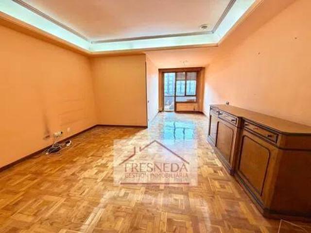 Piso en venta en El Milán, Oviedo