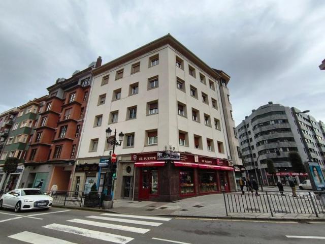 Piso en venta en El Milán, Oviedo