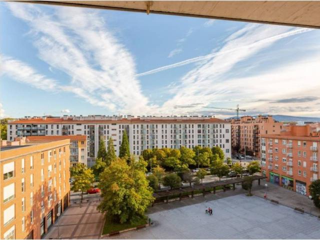 Piso en venta en Sanduzelai, Pamplona / Iruña
