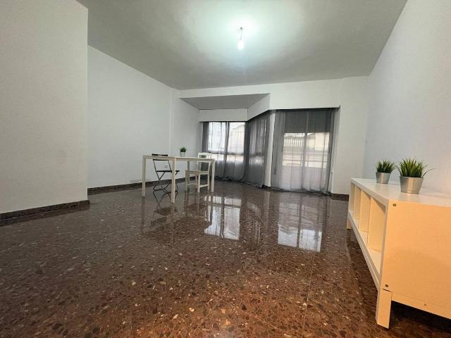 Piso en venta en Llíria, València / Valencia