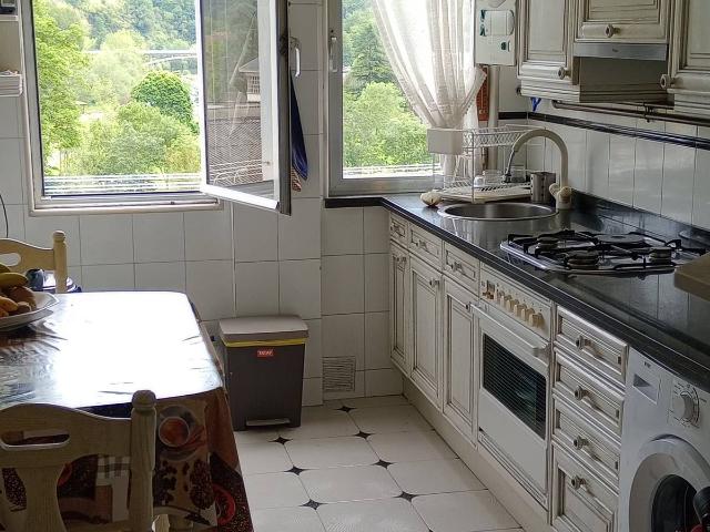 Piso en venta en Parres, Romiyu / Romillo