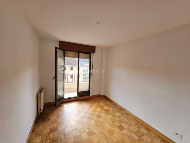 Piso en venta en Pradoluengo, Castilla y León