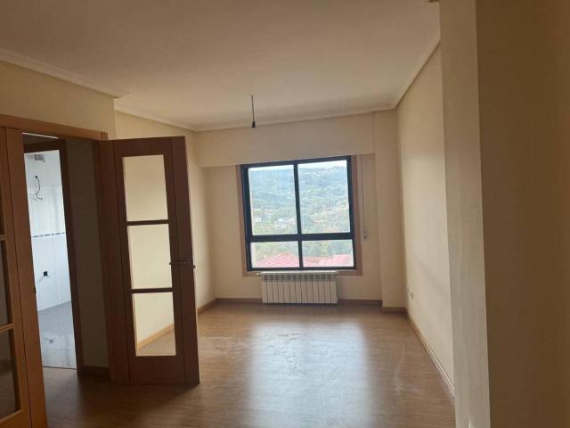 Piso en venta en San Cibrao das Viñas, Ourense